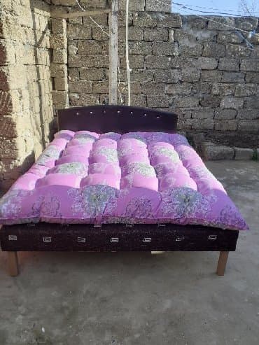 Kravat taza 
Hazırı var
Yun döşak 60 manat