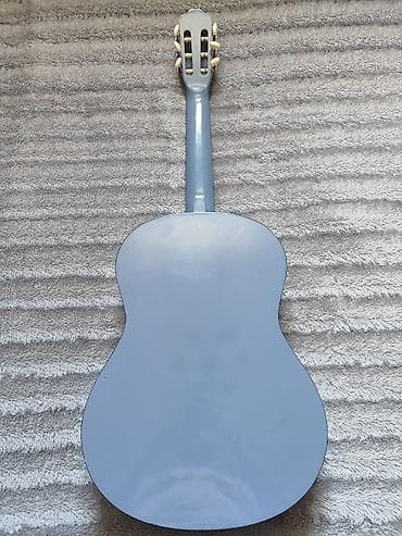 gitara kabel: Klassik gitara. Üstündə hər şeyi verilir. Pula ehtiyac olduğu üçün — 5