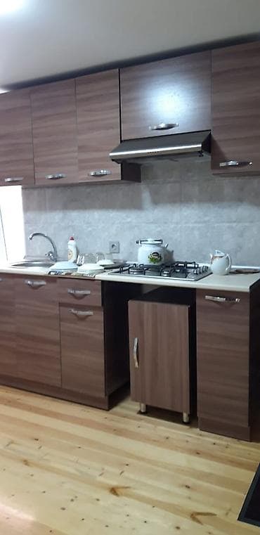 balakende satilan evler: Kirayə mənzil – 2 otaqlı, təmirli Xüsusiyyətlər: - Geniş zal və yataq — 8