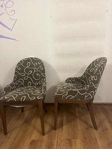 kohnə taxta: 2 ədəd yumşaq oturacaqlı kreslo tipli stul. Az istifadə olunub, real — 2