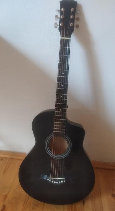 gitara elektro: Akkustik gitara – tam ölçülü, klassik korpuslu model. Qara mat rəng — 1