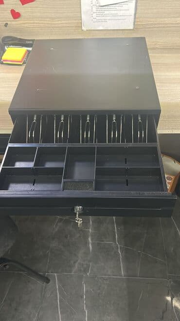 pos terminal satilir: Tecili kassa satilir,qara rengde.bir tek problemi rolik deyişilecek — 2