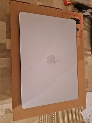 aple 13: Apple MacBook Air 15" (M4, 16GB/512GB) - Model: 15‑inch MacBook Air — 4