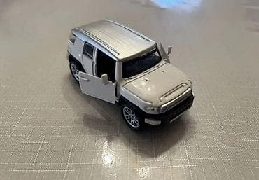 Miniatür yığım maşını – ağ rəngli ofroud SUV model - Metaldan — 5