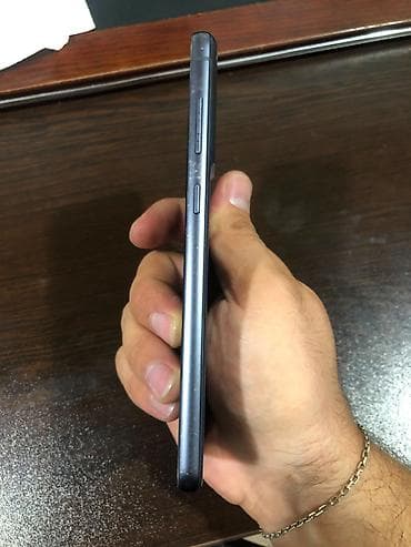 ipad 6: Samsung S21FE modelidir. Cibimde sixildigi ucun ekranina xett dusdu — 4