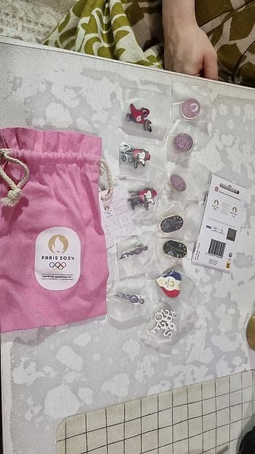 Аксессуары: Məhsul: Koleksiya nişanları (pinlər) dəsti Təsvir: - IAC 2023 Pin — 3