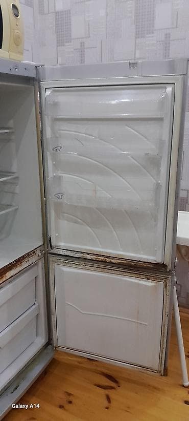 playstation 4 slim satilir: Pozis. İki qapılı soyuducu (aşağıda dondurucu, yuxarıda soyuducu — 3