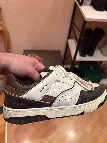batinka modelleri: Tommy Hilfiger kişi krossovkası - Model: Aşağı profilli, bağcıqlı — 2