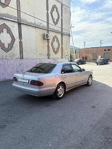 ford satış: Mercedes-Benz E‑Class (W210) sedan - Gövdə: 4 qapılı sedan, gümüşü — 6