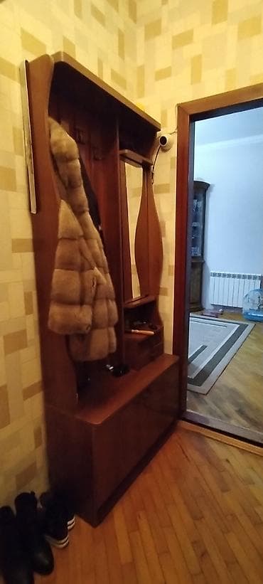 Другая мебель: Б/у, Распашной, Шкаф в прихожей — 3