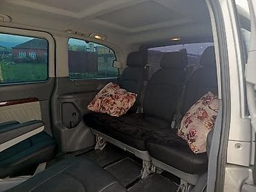 musiqili sükan: Mercedes-Benz Viano, gümüşü rəng, miniven. Mühərrik və yürüş: - Dizel — 8