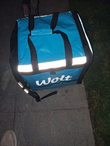Wolt brendli çatdırılma çantası - Ölçü: kublu forma, böyük həcm;