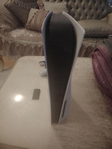 sony video: Ps 5 satılır ideal veziyettedi,1 djostik iləps plus var 1 illiy 600 — 1