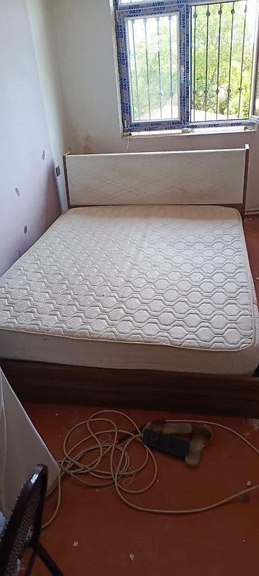 Ev üçün mebel: Madeyradan bazalı, 220 azn taxt satılır ölçü: 1.70 sm 2.30 sm ünvan — 1