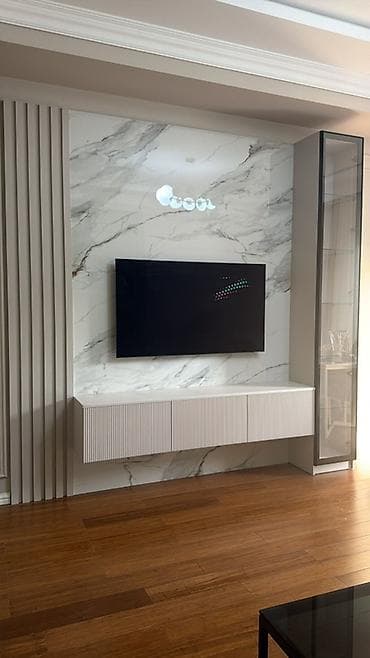 gül rəfi: Düz TV altlığı, Polkalı, Şüşəli — 2