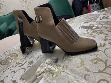 ботильоны на каблуке: Qadın ayaqqabısı – zərif topuqlu bot - Rəng: bej/qəhvəyi ton - — 3