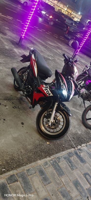 s class yan guzguleri: Sport üslublu skuter/moped Yalniz — 3