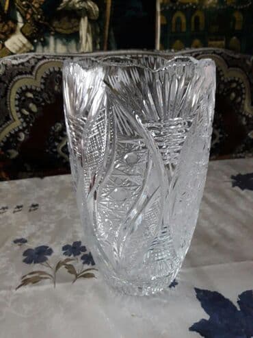 pul gülü: Çox gözəl böyük xrustal gül qabı. Hündürlüyü 30sm. Ağırdı — 1