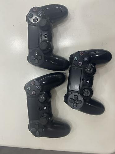 3 ədəd original PS4 DualShock 4 pultu satılır. Hazırda işlək deyil — 2
