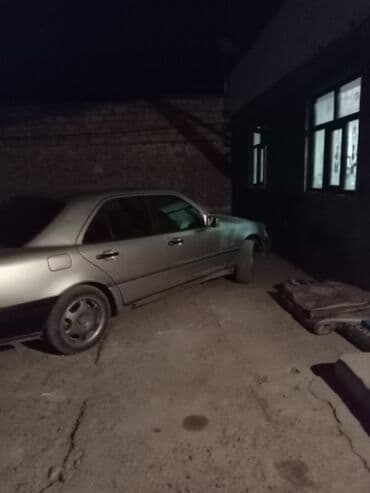 Toyota: Mercedes-Benz sedan karafofka mexanik dizel mator maşın əla — 2