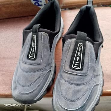 Outdoor slip-on ayaqqabı - Rəng: boz (qara detal və astar) - Üst