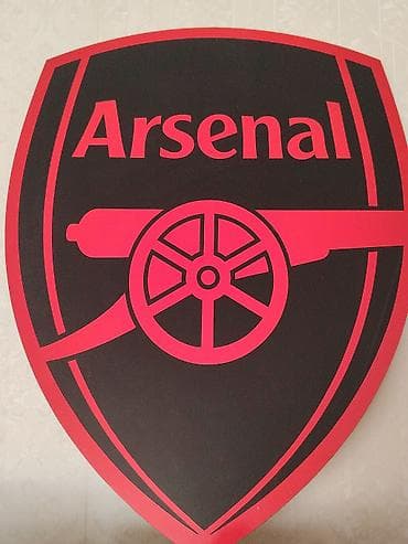 qara parça: Arsenal loqolu dekorativ panel/poster - Dizayn: Qara fon üzərində — 1