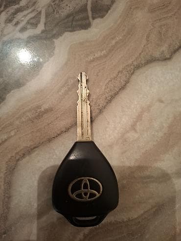 Salon: Toyota avtomobilləri üçün orijinal tipli uzaqdan idarəetməli açar — 2