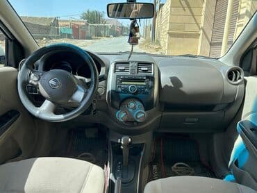 changan uni v: Nissan Sunny sedan – ağ rəng, 4 qapı, AZ nömrə nişanı (90-RB-782) — 5