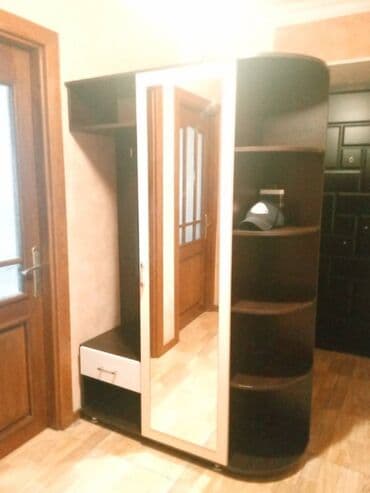 İşlənmiş, Dəhliz dolabı