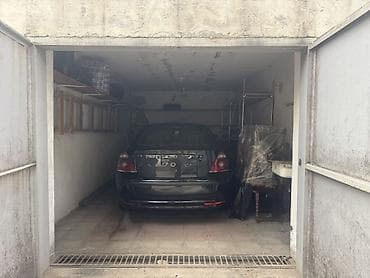 Quru qapalı das qaraj. 20,4 kv. Texpasport var. Qiymet sondur. - Tam