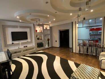 Mənzilin təsviri: - Geniş, işıqlı zal və mətbəx-studiya planı. Zal