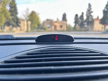 almaniya maşın satışı: Mercedes-Benz E-Class: 2.2 l | 2003 il Sedan — 9