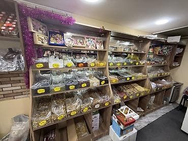 Rəf vitrinləri: Quru meyvə və şirniyyat mağazası üçün vitrin və rəf sistemi - — 1