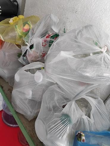 kiwi süd sağan: 50-60 dənə boş meyvə şirəsi butulkaları var. Hamısı təmizdir. Əvvəlki — 2