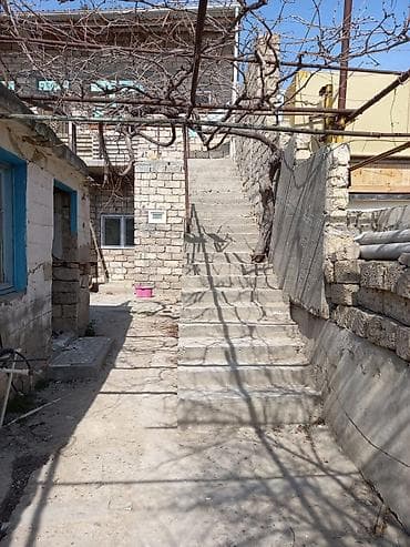 mesdagada heyet evleri: 2 mərtəbəli həyət evi hər mərtəbədə sanitar qovsaq mətbəxdə var orta — 6