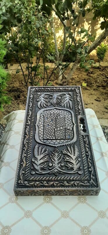 qoz ağacı: Əl oyma naxışlı taxta tavla dəsti - Material: bərk ağac (tam taxta — 4