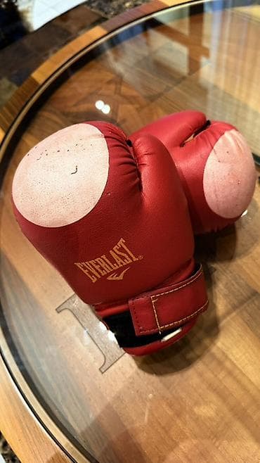 boks torbaları: Məhsul: Everlast boks əlcəkləri - Rəng: qırmızı, yumruq hissəsində ağ — 8