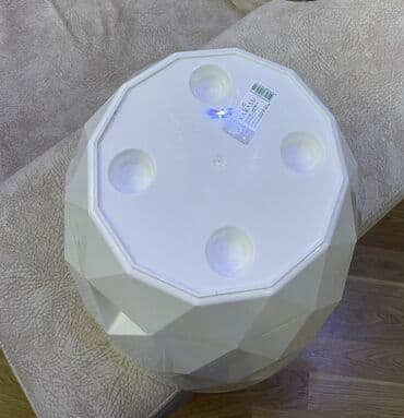 dibcey: Bitkiləriniz üçün ağ rəngli, həndəsi naxışlı dibçək. Bu dibçək müasir — 5