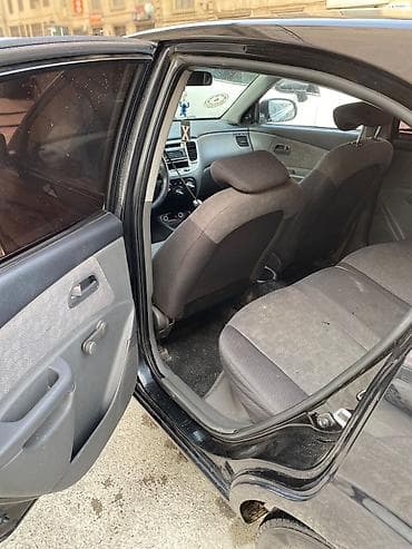 priora guzgu: Kia Rio hatchback – CRDI dizel - Korpus: 5 qapılı hatchback, qara — 8