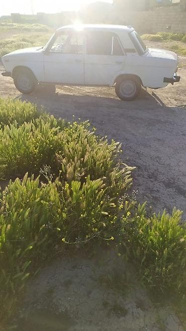 saipa tiba 2014: VAZ 2106 sedan – ağ rəngdə, 4 qapılı klassik model. Texniki və dizayn — 1