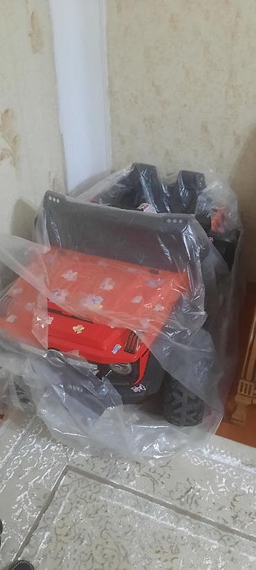 usag ucun: Uşaq arabası.500 azn 2 dəfə sürülüb. 12 volt,4 motor. Pultla və özü — 1