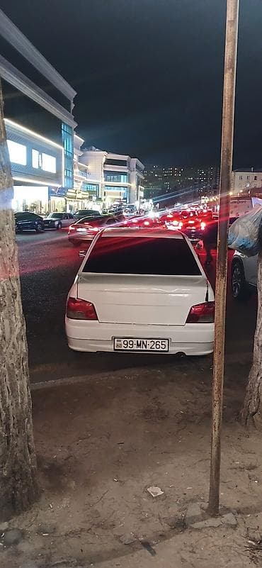08 maşın: Ağ rəngli sedan avtomobil Texniki və xarici xüsusiyyətlər: - Kuzov: 4 — 7