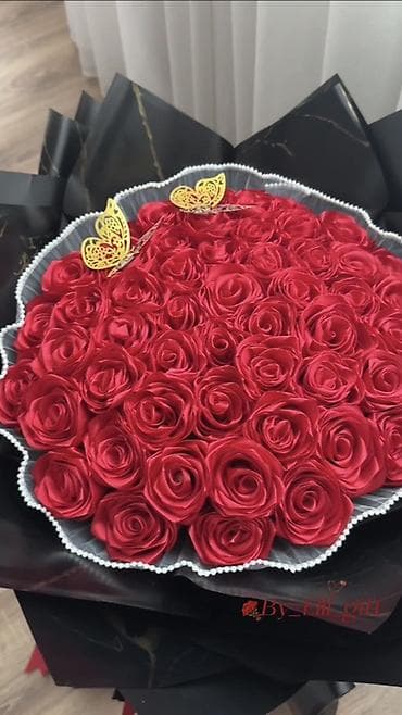 süni gul: Satendən hazırlanmış dekorativ güllərdən böyük buket və kompozisiyalar — 4