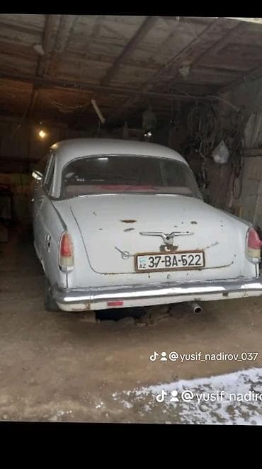 megane fara: Klassik GAZ Volga sedan - Korpus: 4 qapılı sedan, xrom ön-bamper və — 2