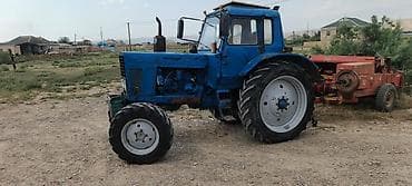 belarus traktor: Mavi traktor + pres yığan qoşqu - Güclü təkərli traktor, kabinli, ön — 3