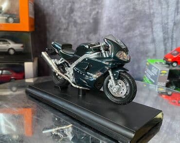 шлем для мотоцикла: Коллекционная модель Triumph Daytona 955i dark Green 1997 Welly Scale — 8