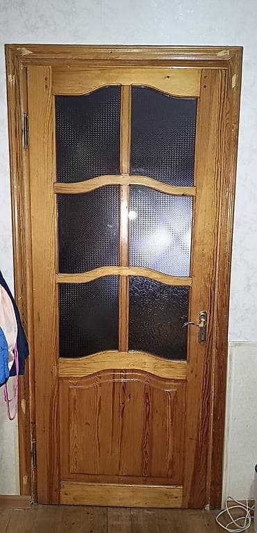 gence ev qapilari: 3 qapı satılır.1 şuşesi olmayan 35 AZN.bawqa 2 qapısı hərəsi -50 azn — 2