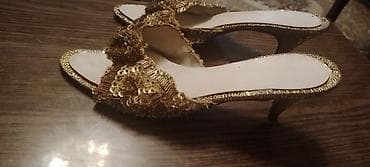 Qızılı rəngli qadın ayaqqabısı – açıq burunlu, arxası açıq mule tipli