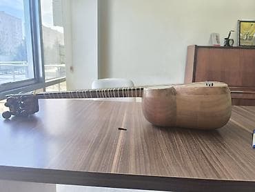 Musiqi alətləri: Professional tardı.Tarın ümumi görünüşüdə əladı.Tarın səsi və — 1