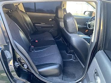 Продажа авто: Nissan Tiida, qara rəng, hetçbek gövdə. - Güclü və qənaətcil benzin — 6
